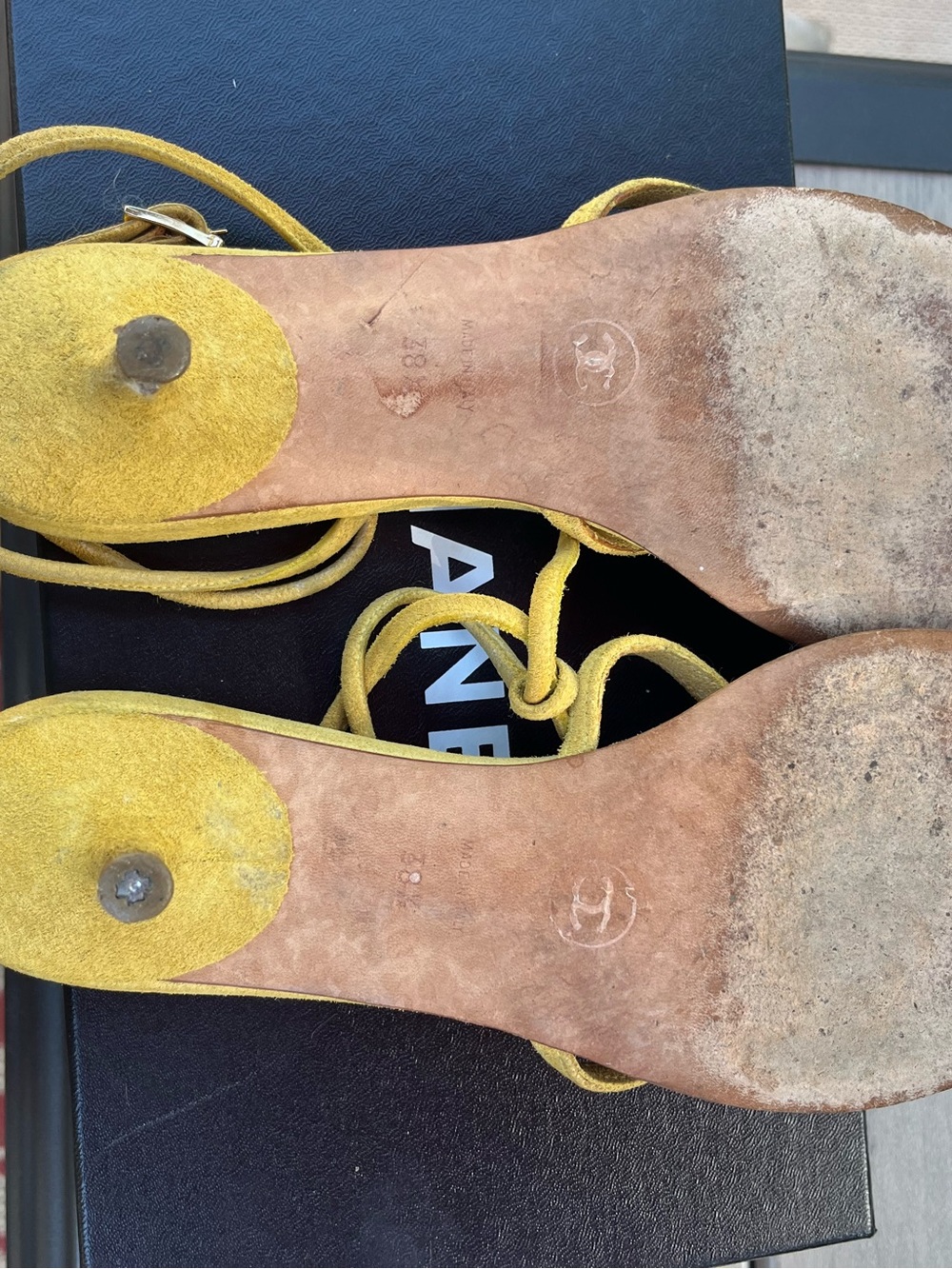 Vintage CHANEL Yellow Camellia Strappy Kitten Heel Sandals circa cruise 2003 - Picture 8 of 10